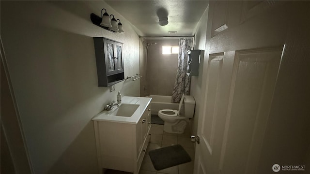 47 SE 10th St, College Place, WA 99324 - full bath featuring vanity, toilet, shower / bathtub combination with curtain, and tile patterned floors