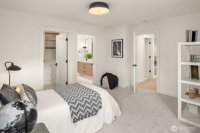 11320 113th Pl NE, Kirkland, WA 98033 - bedroom featuring light carpet, baseboards, ensuite bath, a spacious closet, and a sink