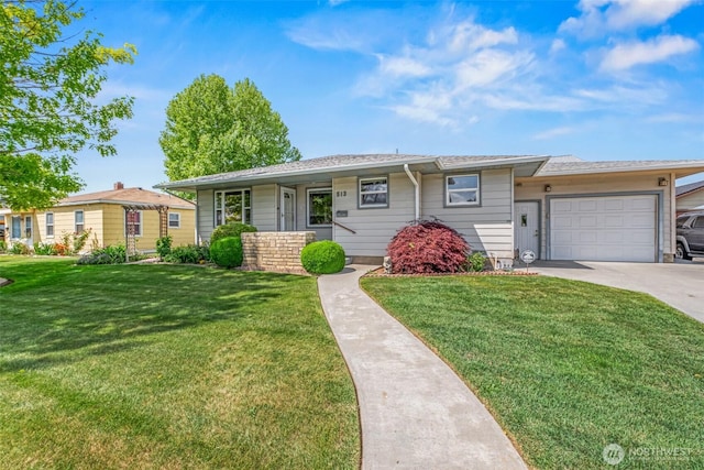 513 K St SW, Quincy, WA 98848 - ranch-style home featuring a garage, driveway, and a front lawn