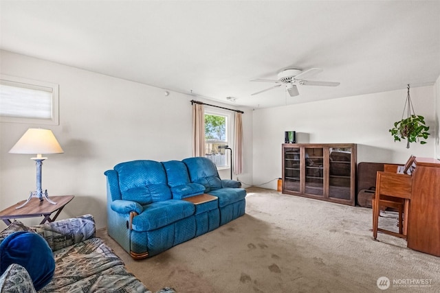 513 K St SW, Quincy, WA 98848 - carpeted living room with ceiling fan