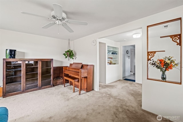 513 K St SW, Quincy, WA 98848 - sitting room featuring carpet floors and a ceiling fan