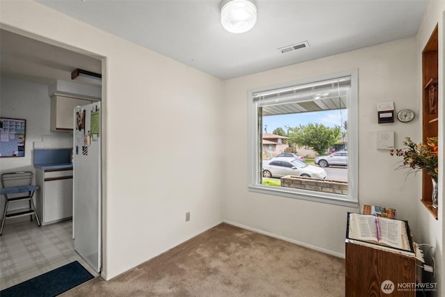 513 K St SW, Quincy, WA 98848 - unfurnished dining area with carpet flooring and baseboards