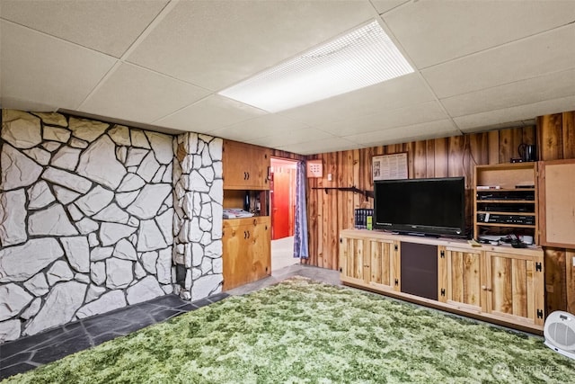 513 K St SW, Quincy, WA 98848 - carpeted living room with wood walls and a paneled ceiling