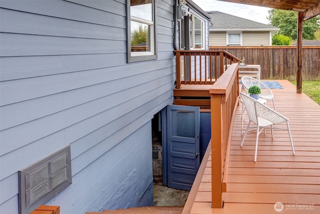 9419 39th Ave S, Seattle, WA 98118 - view of wooden deck