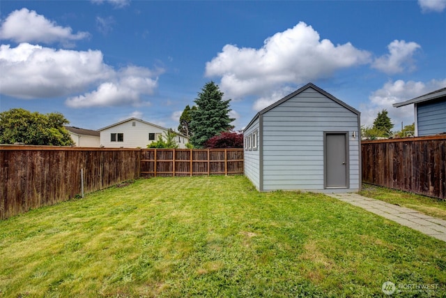 9419 39th Ave S, Seattle, WA 98118 - view of yard featuring an outbuilding