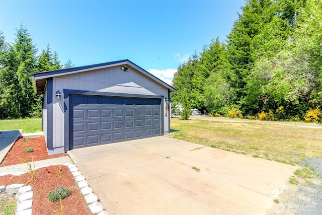 view of detached garage