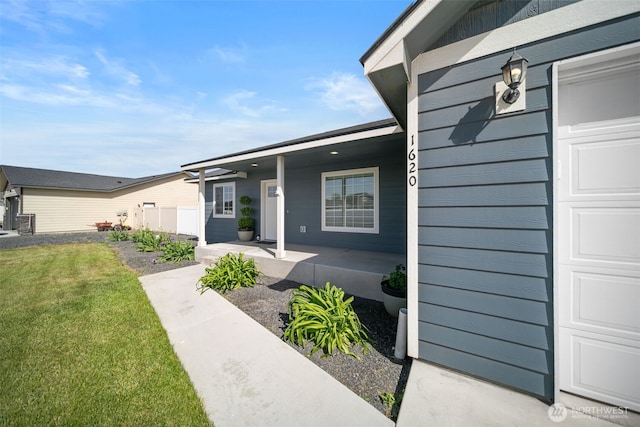 1620 2nd Ave SW, Quincy, WA 98848 - view of exterior entry featuring covered porch and a yard