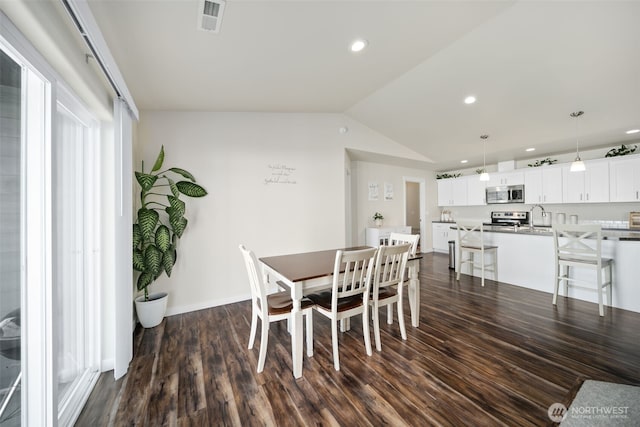1620 2nd Ave SW, Quincy, WA 98848 - dining room featuring recessed lighting, lofted ceiling, dark wood-style floors, and baseboards