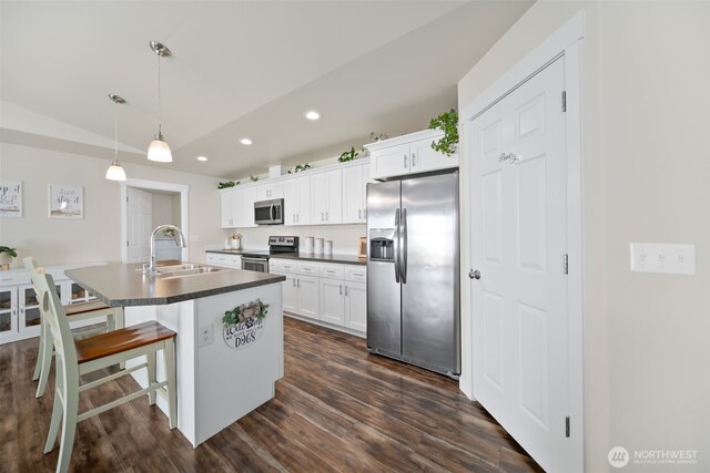 1620 2nd Ave SW, Quincy, WA 98848 - kitchen with appliances with stainless steel finishes, a sink, dark countertops, recessed lighting, and vaulted ceiling