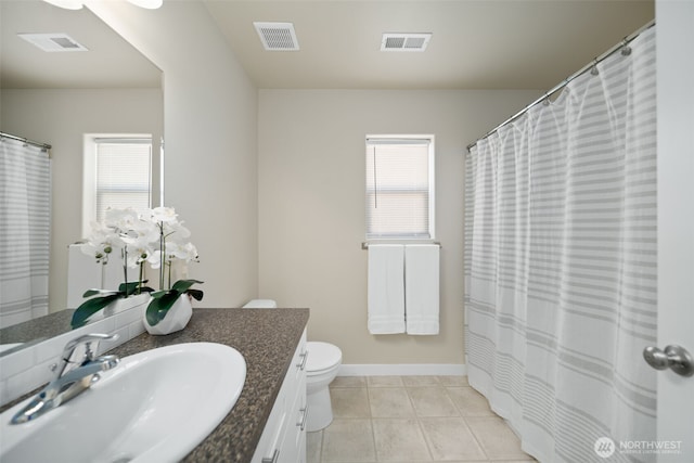 1620 2nd Ave SW, Quincy, WA 98848 - full bathroom with plenty of natural light, vanity, toilet, and baseboards