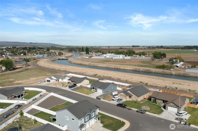 1620 2nd Ave SW, Quincy, WA 98848 - aerial view of residential area featuring a large body of water