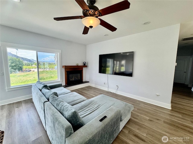 31 Apple Meadow Dr, Tonasket, WA 98855 - living area featuring baseboards, wood finished floors, ceiling fan, and recessed lighting