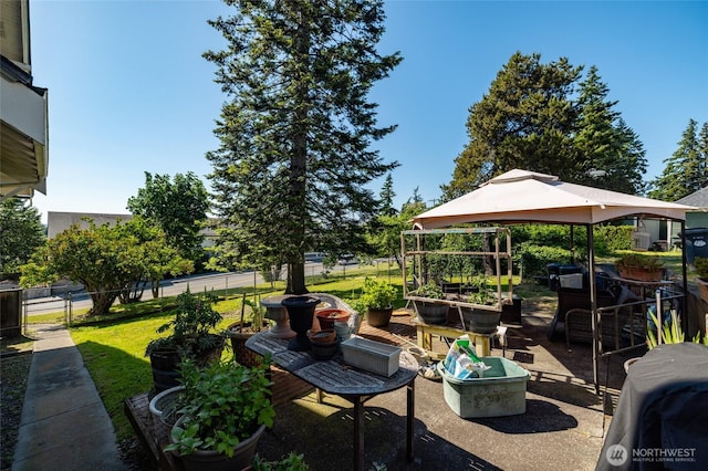 214 N 4th St, Mount Vernon, WA 98273 - view of patio with a gazebo