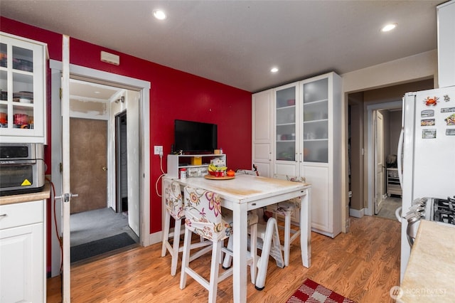 214 N 4th St, Mount Vernon, WA 98273 - dining area featuring light wood finished floors and recessed lighting