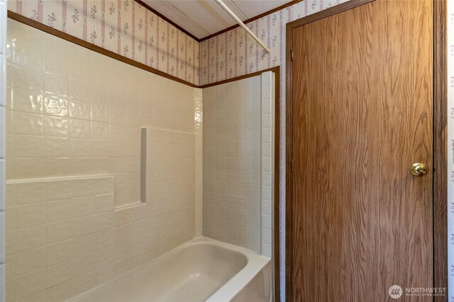 545 NE Troutdale Ave, College Place, WA 99324 - full bath with wallpapered walls and shower / washtub combination