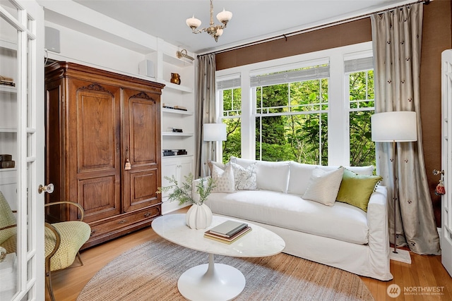 903 W Newell St, Seattle, WA 98119 - living area featuring light wood-style flooring, a chandelier, and built in features