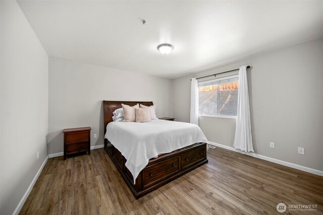 1348 Wheatridge Dr, East Wenatchee, WA 98802 - bedroom with wood finished floors and baseboards