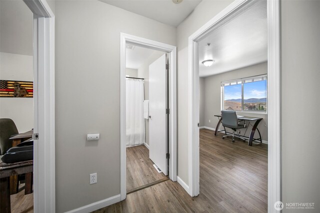 1348 Wheatridge Dr, East Wenatchee, WA 98802 - hallway with an office area, wood finished floors, and baseboards