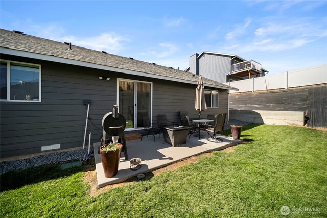 1348 Wheatridge Dr, East Wenatchee, WA 98802 - back of property with a patio