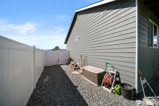 1348 Wheatridge Dr, East Wenatchee, WA 98802 - view of side of property with a fenced backyard