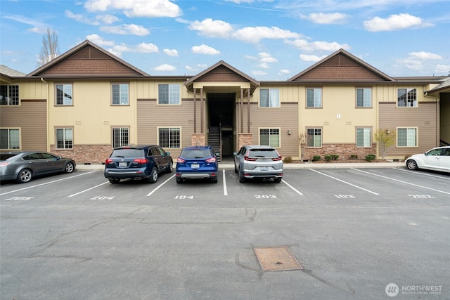 1051 N Baker Unit B104, East Wenatchee, WA 98802 - view of property with uncovered parking