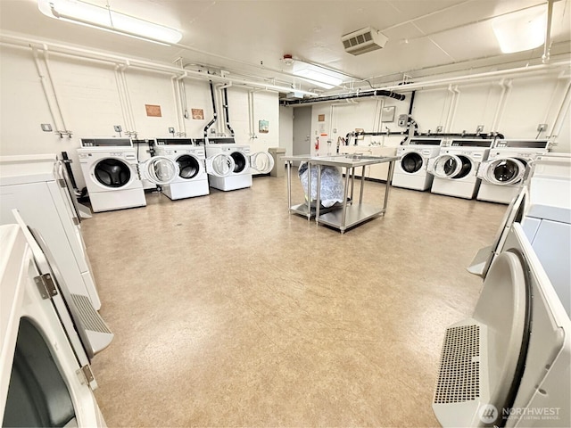 1105 Spring St Unit 904, Seattle, WA 98104 - community laundry with washer and dryer and light flooring