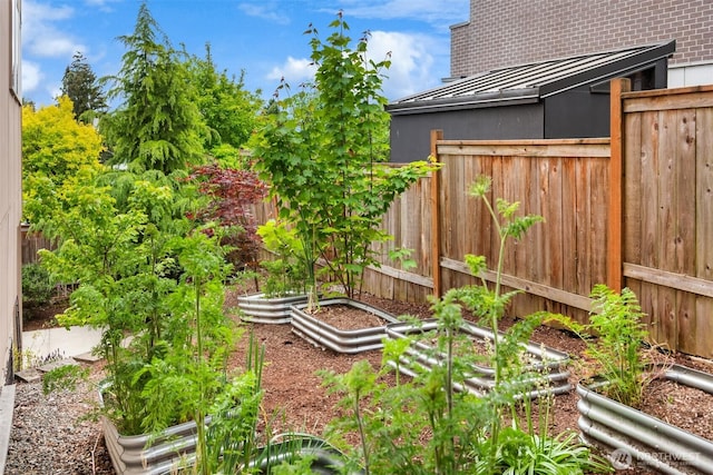 4321 S Webster St # E, Seattle, WA 98118 - view of yard with a vegetable garden