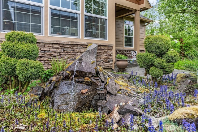 108 Reynolds Rd, Castle Rock, WA 98611 - exterior view of stone siding