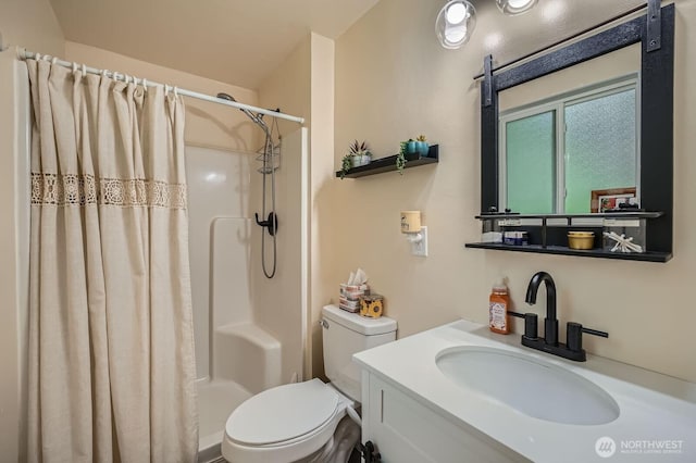 8918 108th St SW, Lakewood, WA 98498 - bathroom featuring toilet, a shower with curtain, and vanity