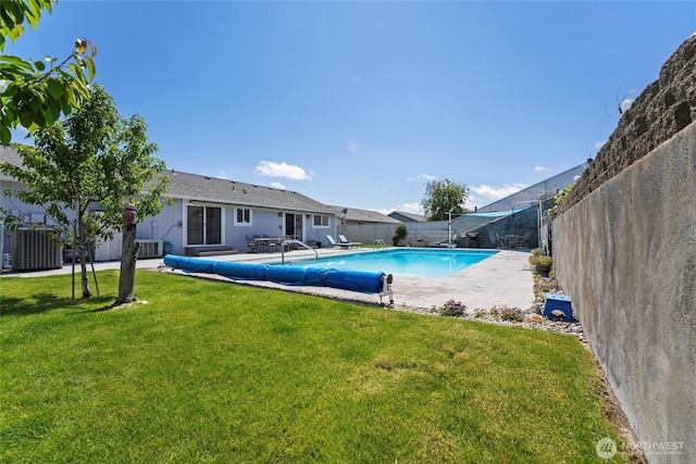 1032 Edgewater Ln, Moses Lake, WA 98837 - view of pool featuring a patio