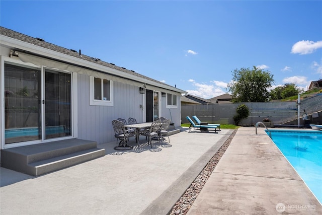 1032 Edgewater Ln, Moses Lake, WA 98837 - view of pool with a patio