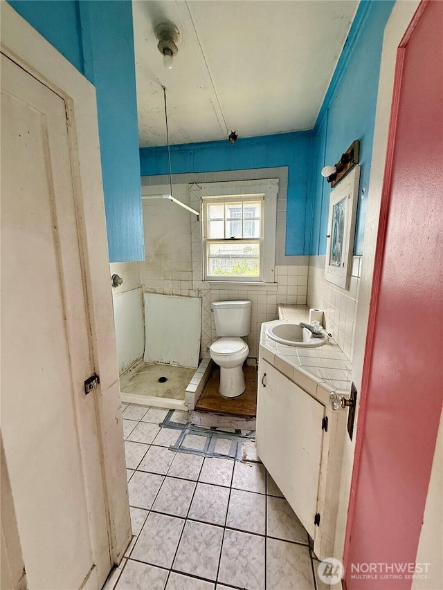 303307 N 3rd St, Dayton, WA 99328 - full bath with toilet, a stall shower, vanity, tile patterned floors, and tile walls