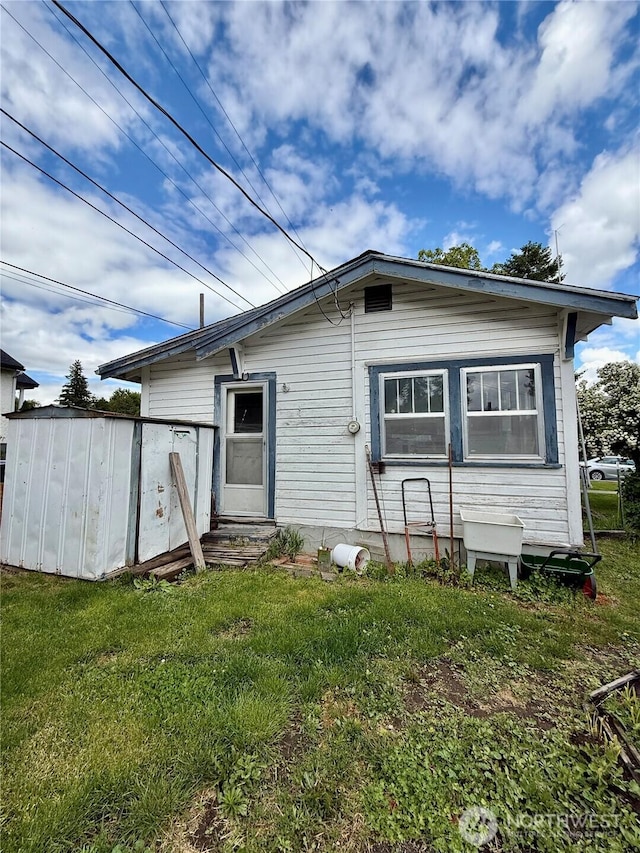303307 N 3rd St, Dayton, WA 99328 - rear view of house featuring a lawn