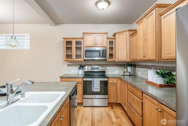 7628 Kodiak Ave NE, Lacey, WA 98516 - kitchen with appliances with stainless steel finishes, light wood finished floors, backsplash, and decorative light fixtures
