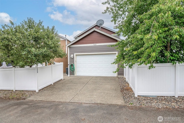 7628 Kodiak Ave NE, Lacey, WA 98516 - garage with driveway