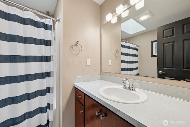 4019 N Vassault St, Tacoma, WA 98407 - full bathroom featuring vanity, a skylight, and curtained shower