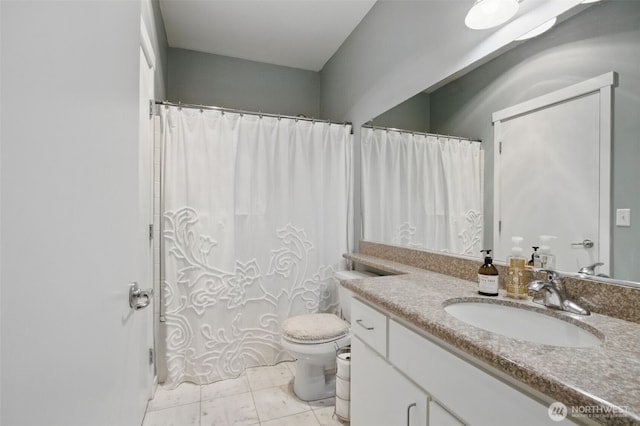 10800 SE 17th Cir Unit T220, Vancouver, WA 98664 - full bathroom featuring toilet, vanity, and curtained shower
