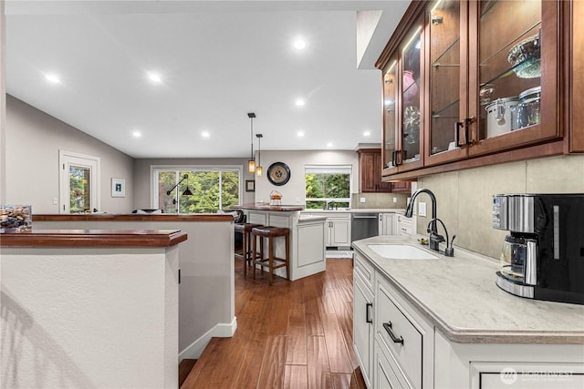 6753 Forest Ridge Dr, Wenatchee, WA 98801 - kitchen with a sink, dark wood-type flooring, a kitchen island, recessed lighting, and dishwasher