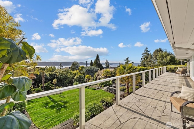 1505 E Horizon Dr, Mukilteo, WA 98275 - balcony featuring a water and mountain view