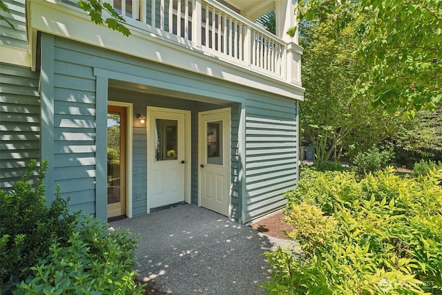 23623 20th Ave W, Bothell, WA 98021 - property entrance featuring a balcony