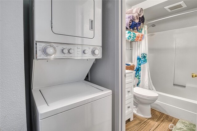 7806 Birch Bay Dr Unit 1007, Blaine, WA 98230 - laundry area with stacked washer / dryer, light wood-style flooring, and a textured wall