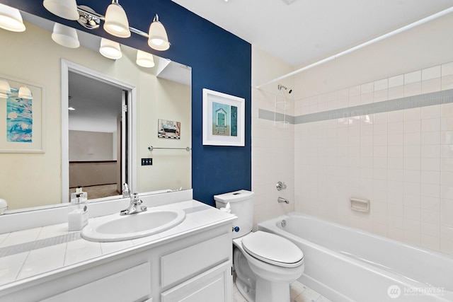 3238 NE 100th St Unit D, Seattle, WA 98125 - full bath featuring toilet, vanity, and bathing tub / shower combination
