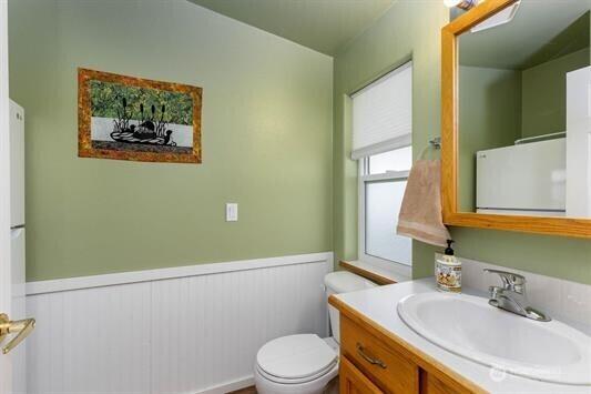 30350 Deer Meadows Rd E, Deer Meadows, WA 99122 - bathroom with toilet, wainscoting, and vanity