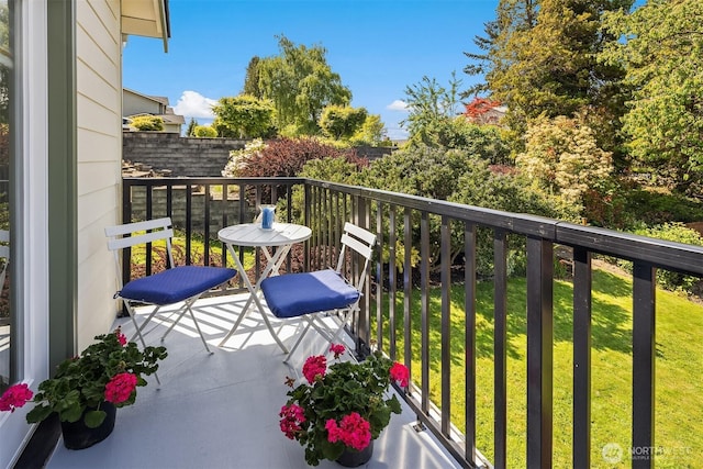3120 Wave Dr, Everett, WA 98203 - view of balcony