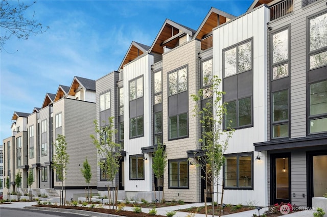 116A 2nd Ave S, Kirkland, WA 98033 - view of building exterior featuring a residential view