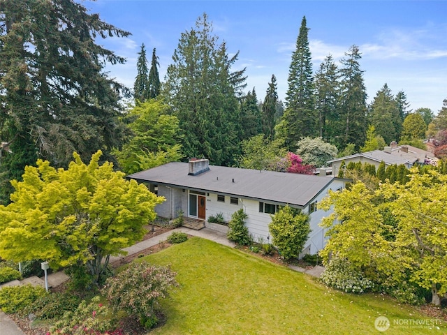 view of front of home with a front lawn