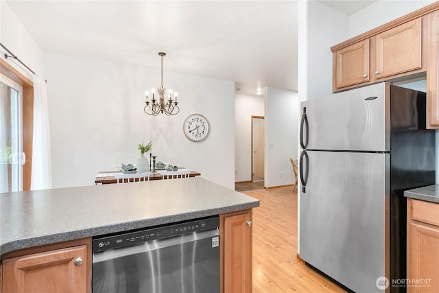 26 Inglewood Pl, Bellingham, WA 98229 - kitchen featuring appliances with stainless steel finishes, light wood-type flooring, a chandelier, hanging light fixtures, and dark countertops