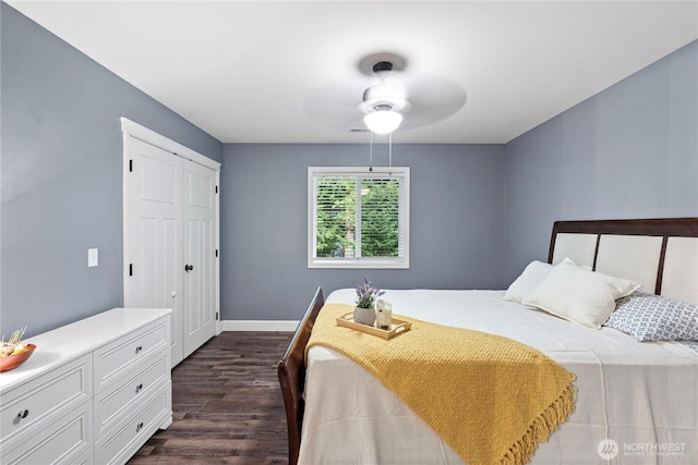 4565 Harper Hill Rd SE, Port Orchard, WA 98366 - bedroom featuring dark wood-style floors, a ceiling fan, and a closet