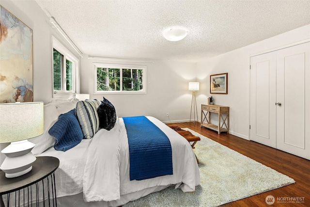 18527 Butternut Rd, Lynnwood, WA 98037 - bedroom featuring a textured ceiling and wood finished floors