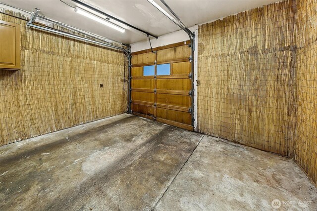 18527 Butternut Rd, Lynnwood, WA 98037 - view of garage